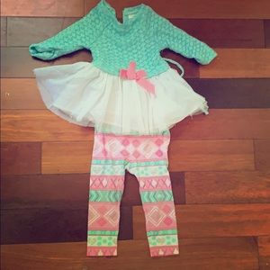 Super cute dress/tutu with matching leggings! 💚